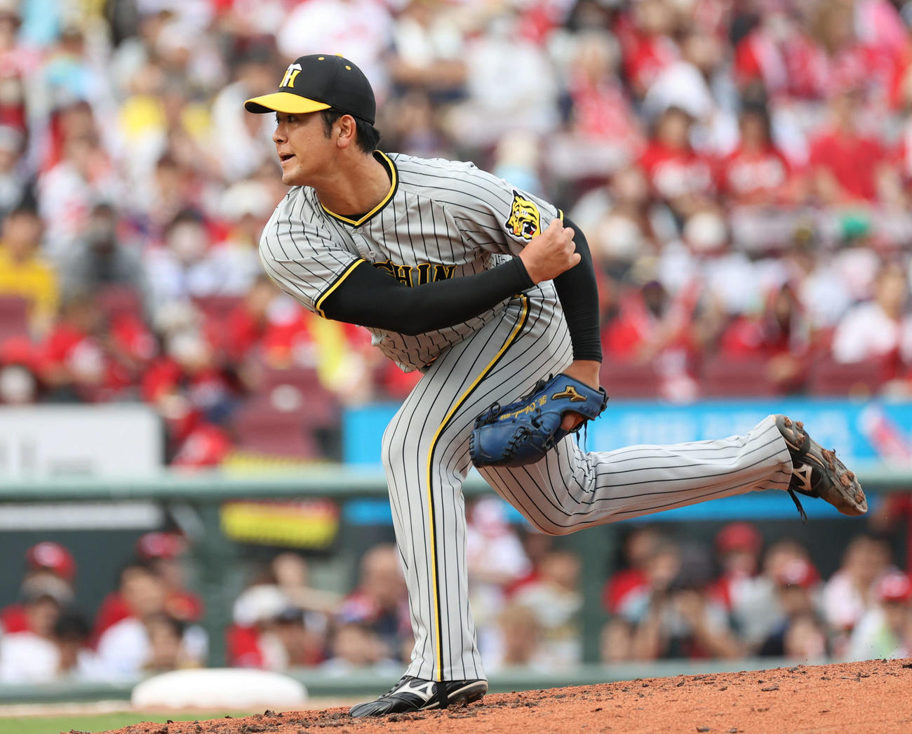 広島対阪神　4回から2番手で登板し、プロ初勝利を挙げた阪神岡留（撮影・加藤孝規）