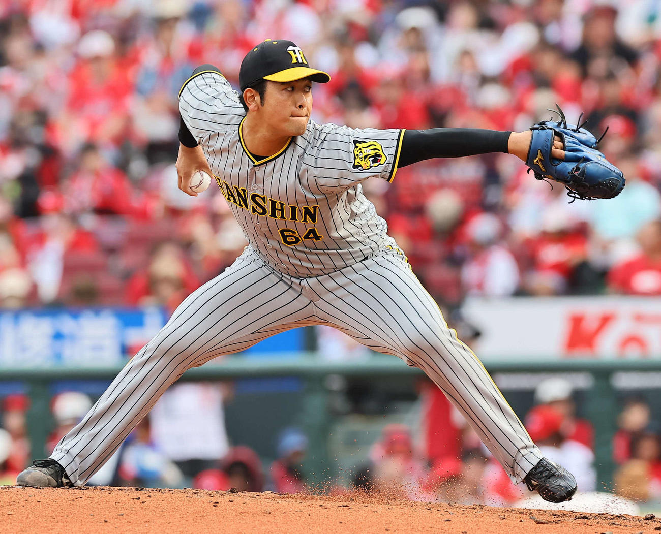 4回から2番手で登板し、プロ初勝利を挙げた阪神岡留（撮影・上田博志）