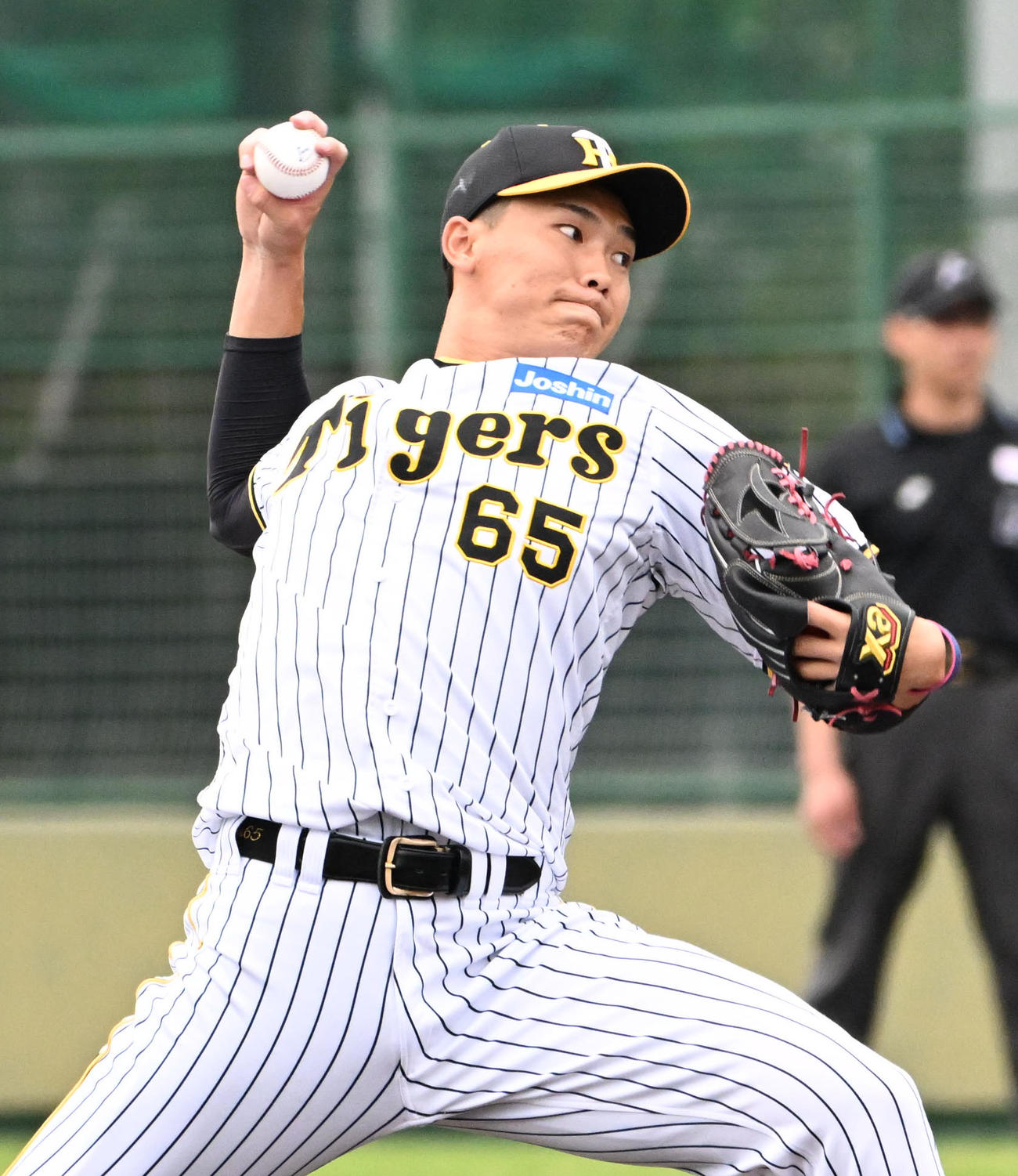 阪神対広島　6回表に2番手で登板した湯浅は打者3人で抑える（撮影・石井愛子）