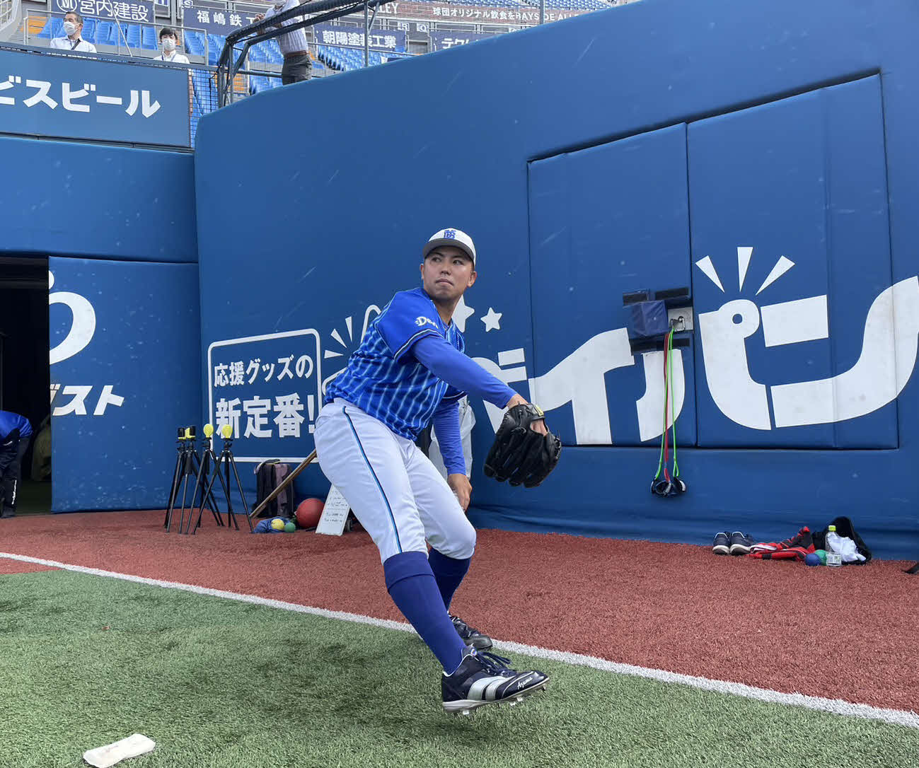 キャッチボールするDeNA東（球団提供）