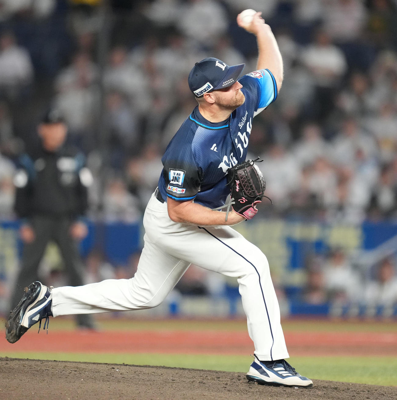 ロッテ対西武　先発し力投する西武エンス（撮影・鈴木みどり）