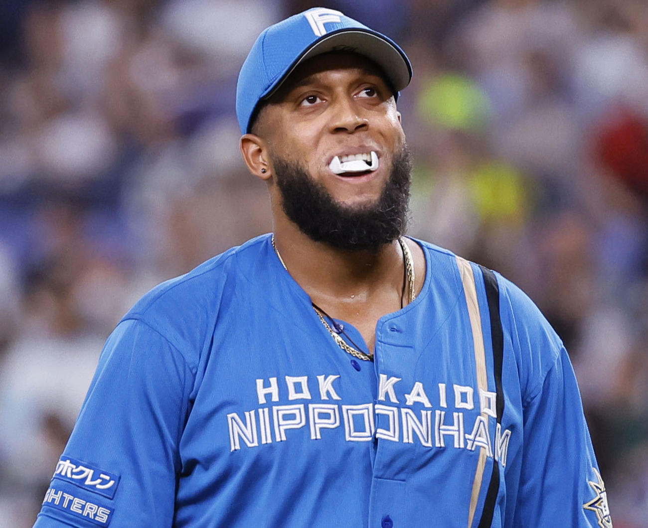 オリックス対日本ハム　2回裏に2点を許し、悔しそうにベンチに戻る日本ハムのロドリゲス（撮影・藤尾明華）