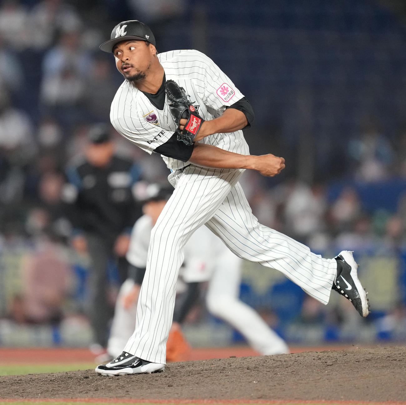 ロッテ対西武　8回表から2番手で登板したロッテ・ペルドモ（撮影・鈴木みどり）