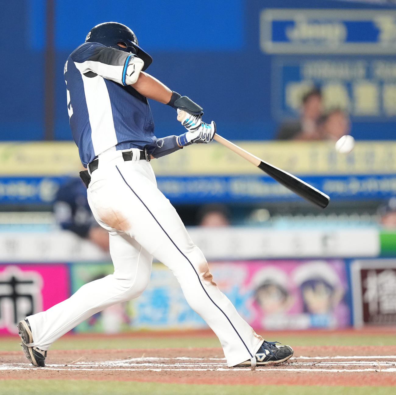 ロッテ対西武　6回表西武1死一塁、右越え2点本塁打を放つ山村＝2023年10月3日（撮影・鈴木みどり）