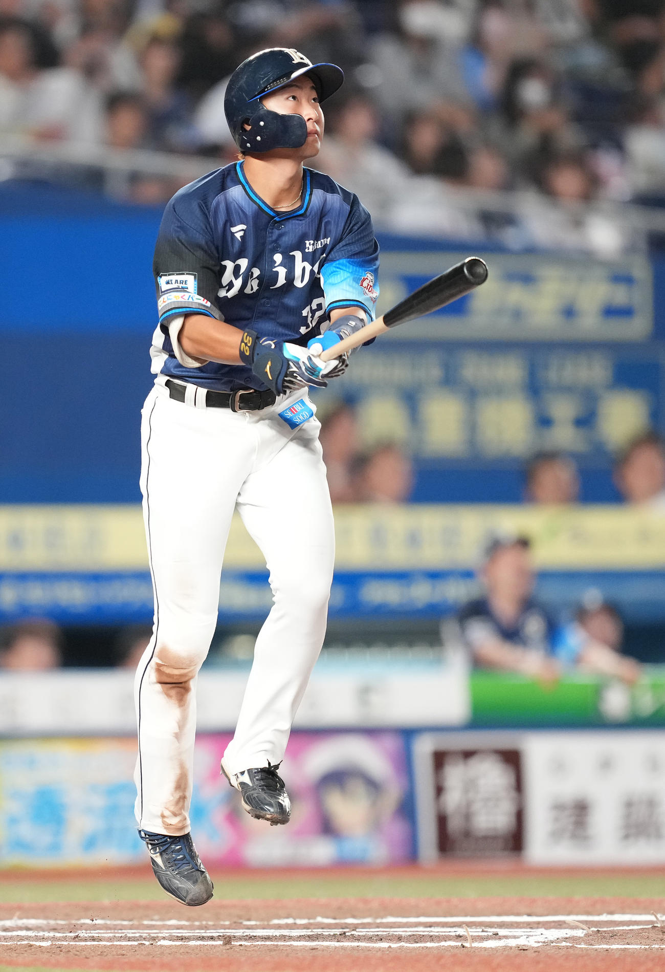 ロッテ対西武　6回表西武1死一塁、右越え2点本塁打を放つ山村＝2023年10月3日（撮影・鈴木みどり）