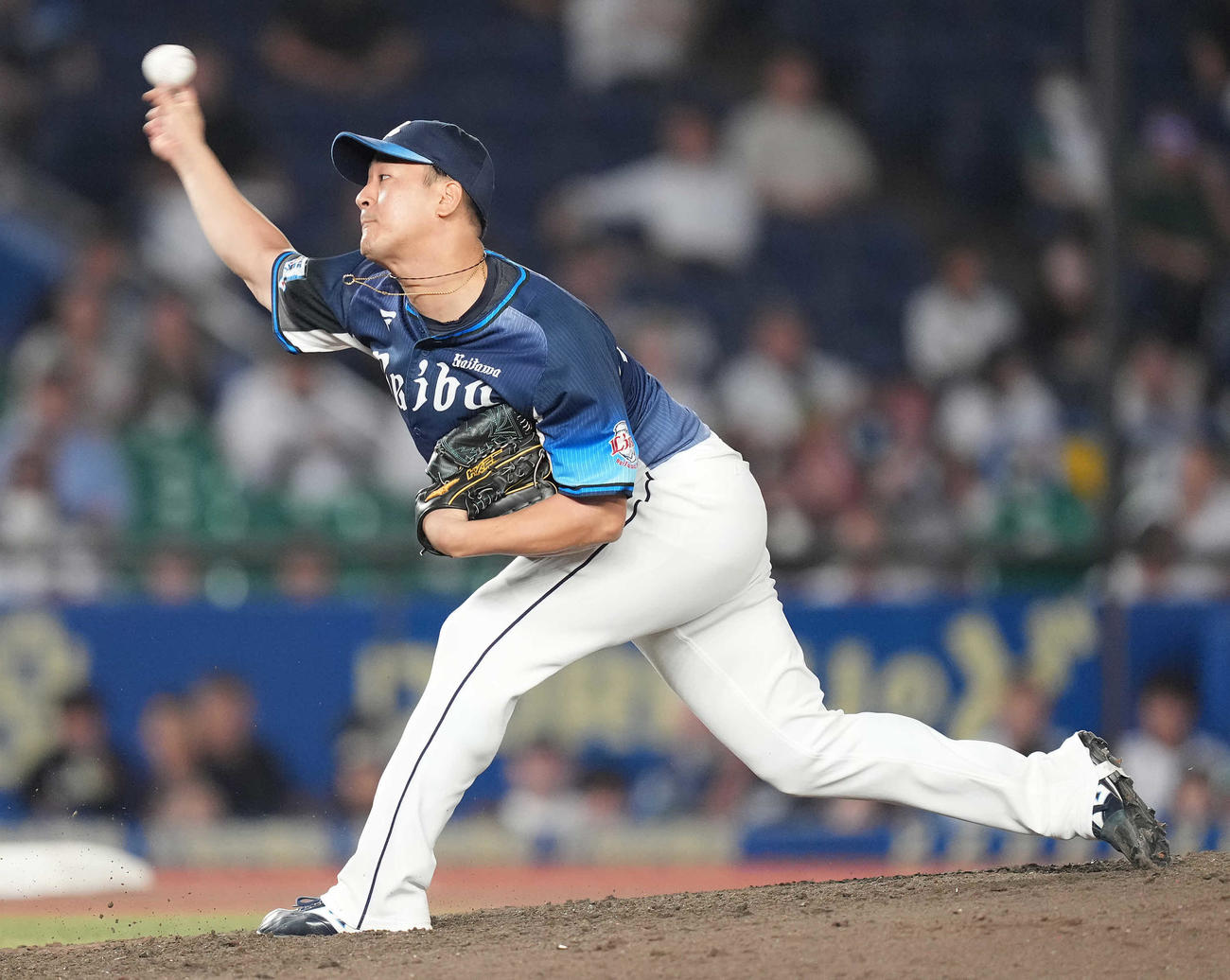ロッテ対西武　8回裏から2番手で登板した西武平井（撮影・鈴木みどり）