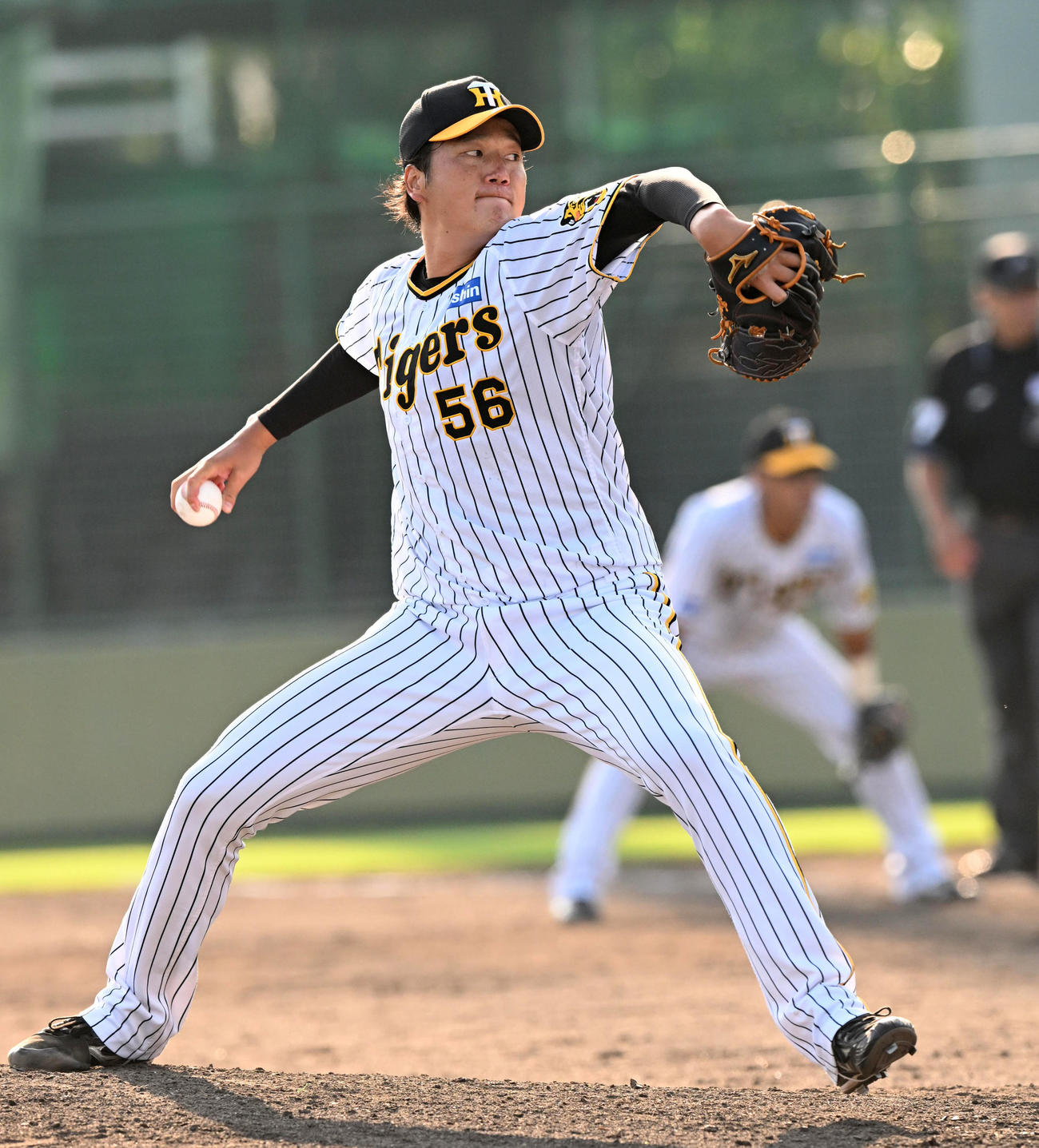 阪神対オリックス　小林慶祐　投球フォーム（撮影・前岡正明）