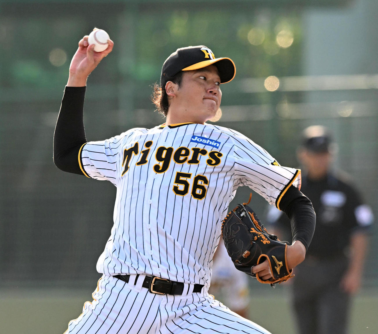 阪神対オリックス　小林慶祐　投球フォーム（撮影・前岡正明）