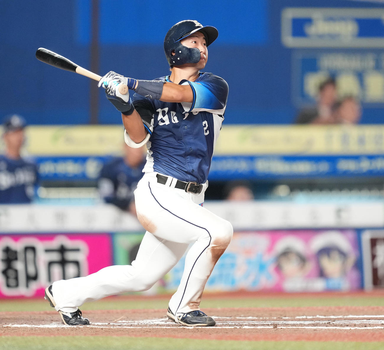 ロッテ対西武　6回表西武1死一塁、右越え2点本塁打を放つ山村＝2023年10月3日（撮影・鈴木みどり）
