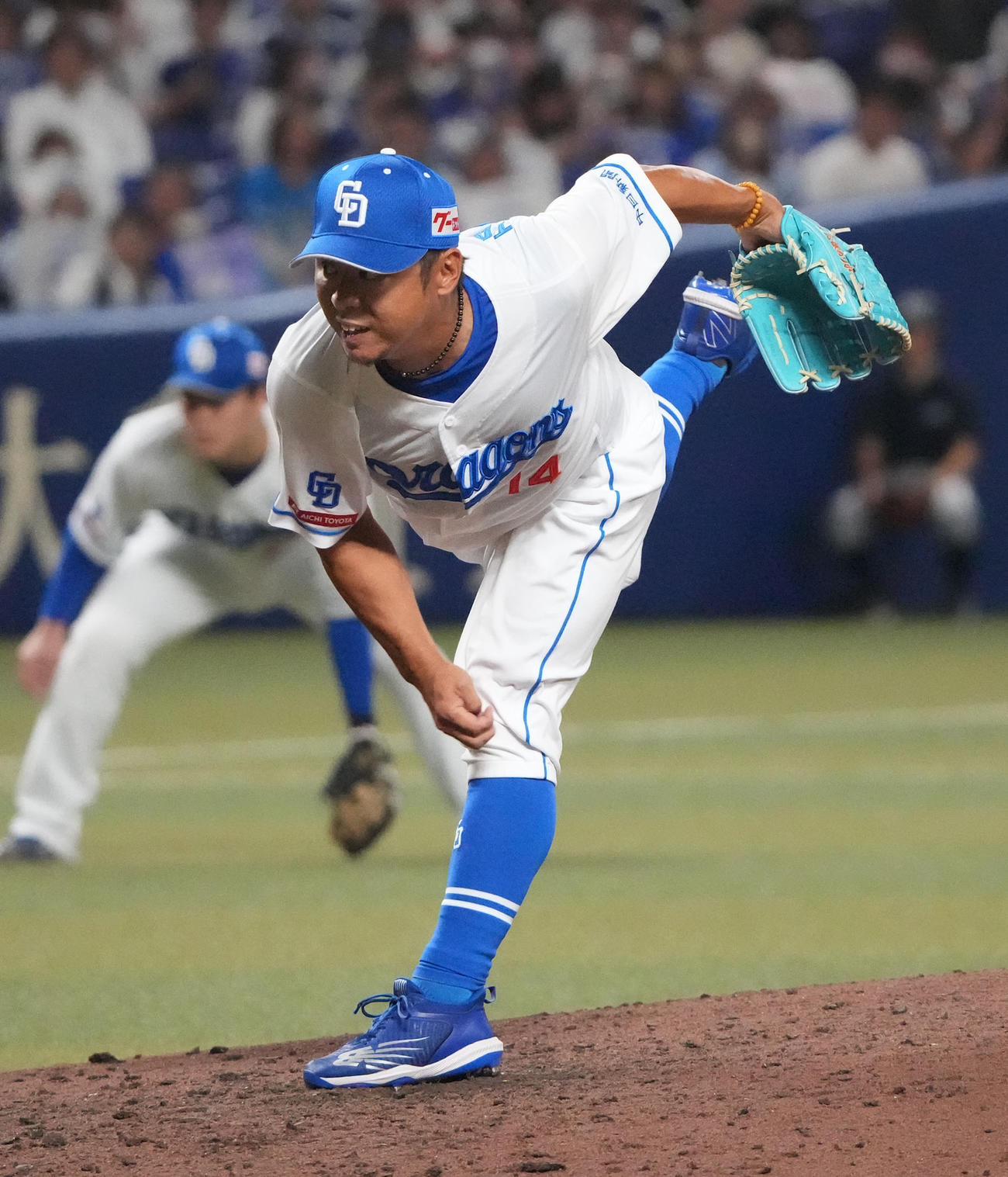 中日対巨人　6回表巨人2死、中日2番手で登板する谷元（撮影・森本幸一）