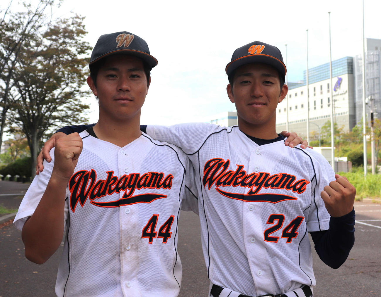 近畿学生野球1部リーグ　奈良学園大対和歌山大　和歌山大の4年生バッテリーの延命孝弥捕手と船引駿平投手
