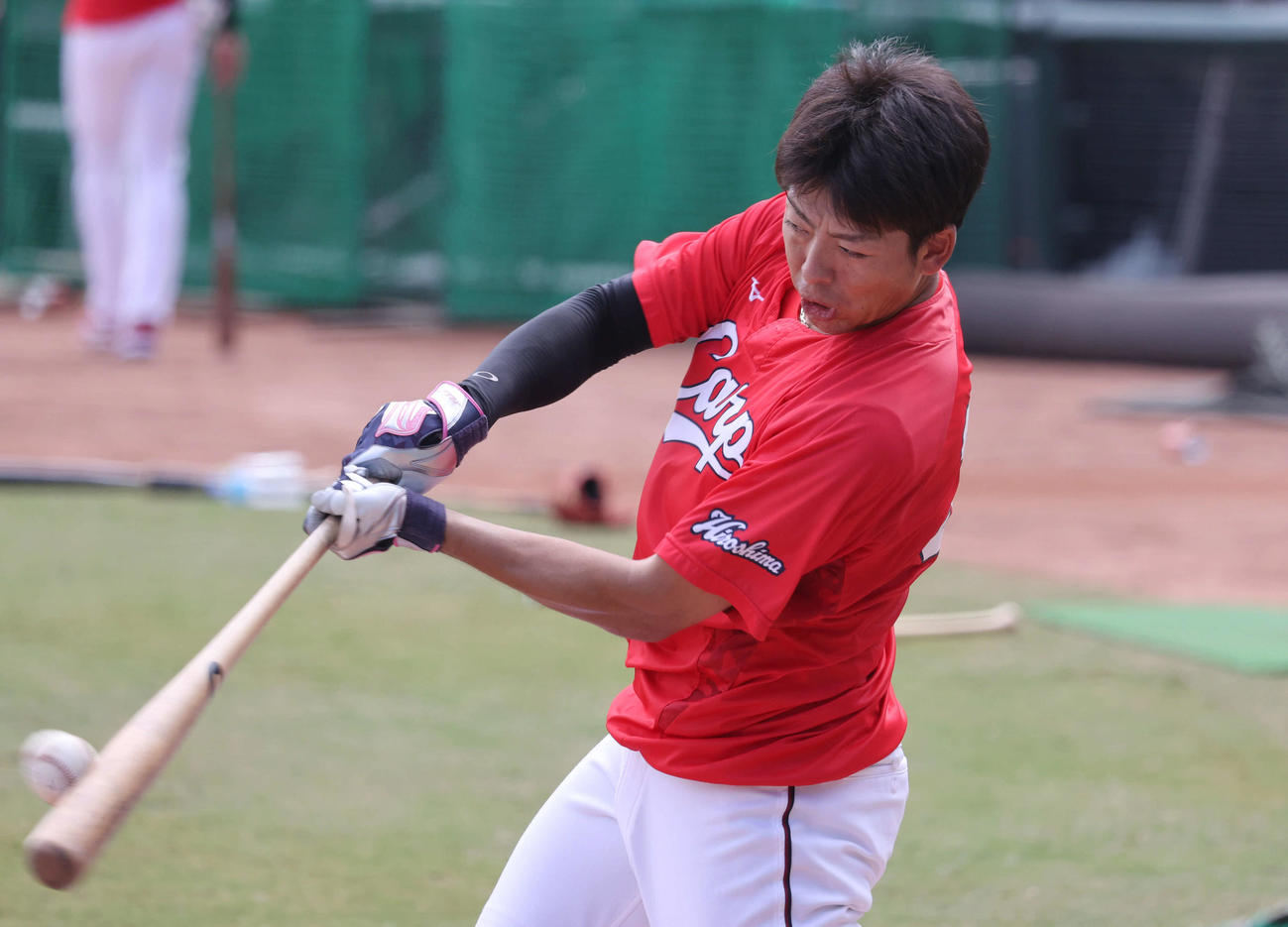 全体練習に合流し、打撃練習をする広島野間（撮影・加藤孝規）