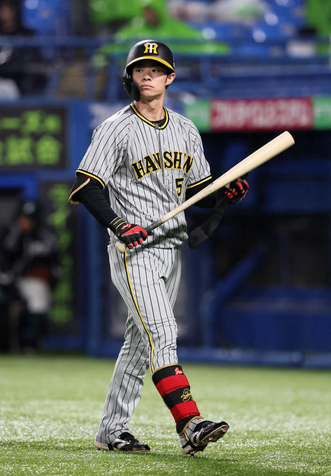ヤクルト対阪神　8回表阪神無死、中野は遊ゴロに終わる（撮影・加藤哉）