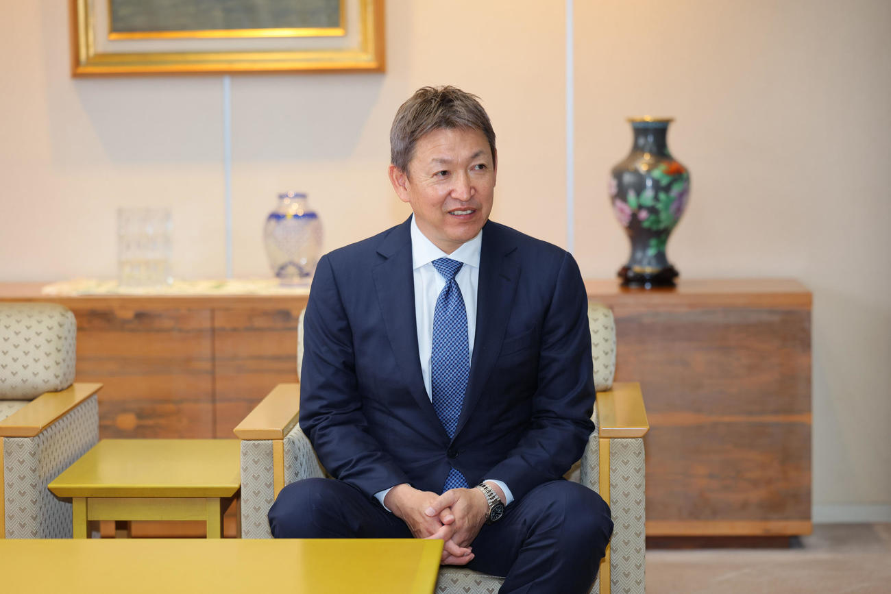 今シーズン終了を大島オーナーに報告する立浪監督（撮影クレジット無し・現場代表）
