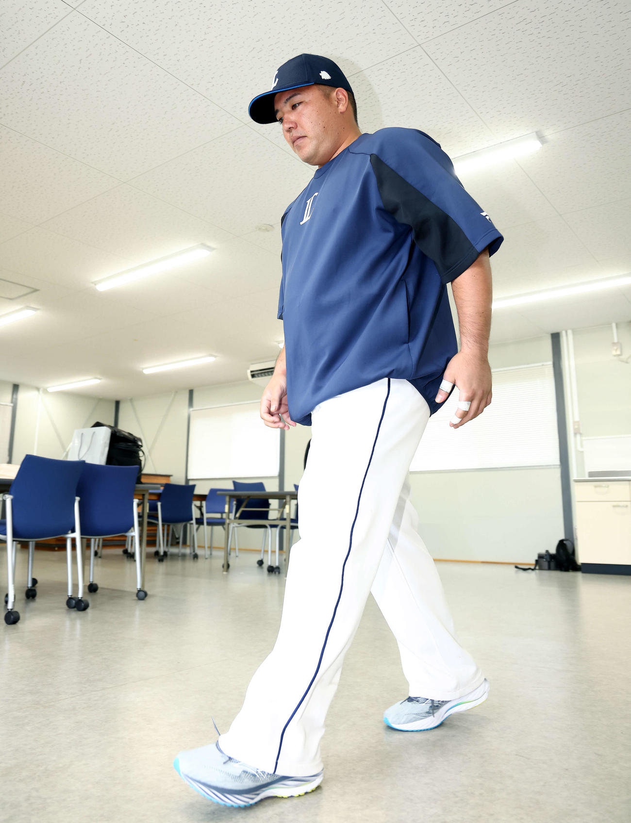 引き揚げる西武山川（撮影・河田真司）