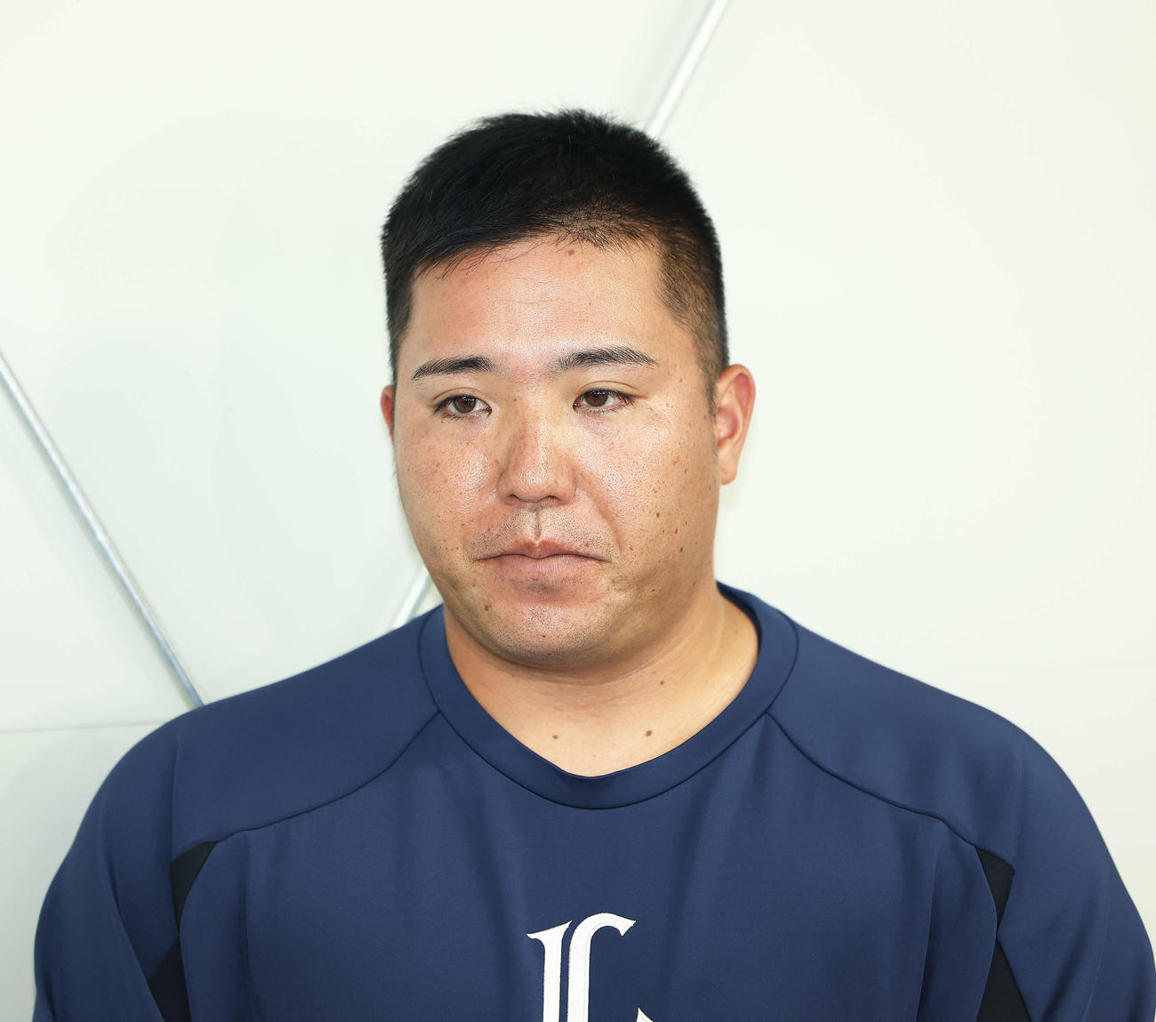 報道陣の質問に答える西武山川（撮影・河田真司）