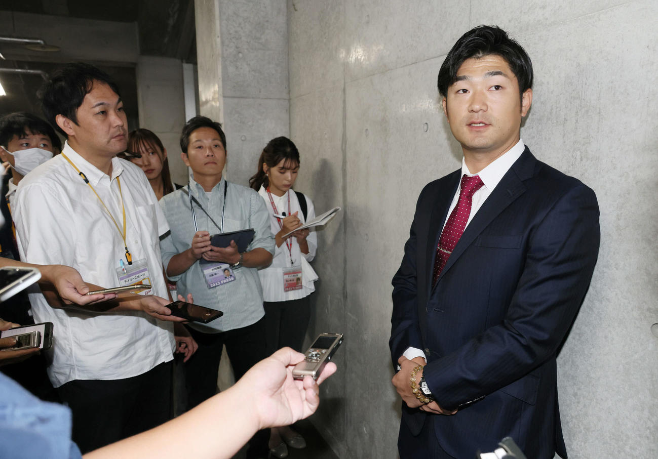 戦力外通告を受けた広島岡田（撮影・加藤孝規）