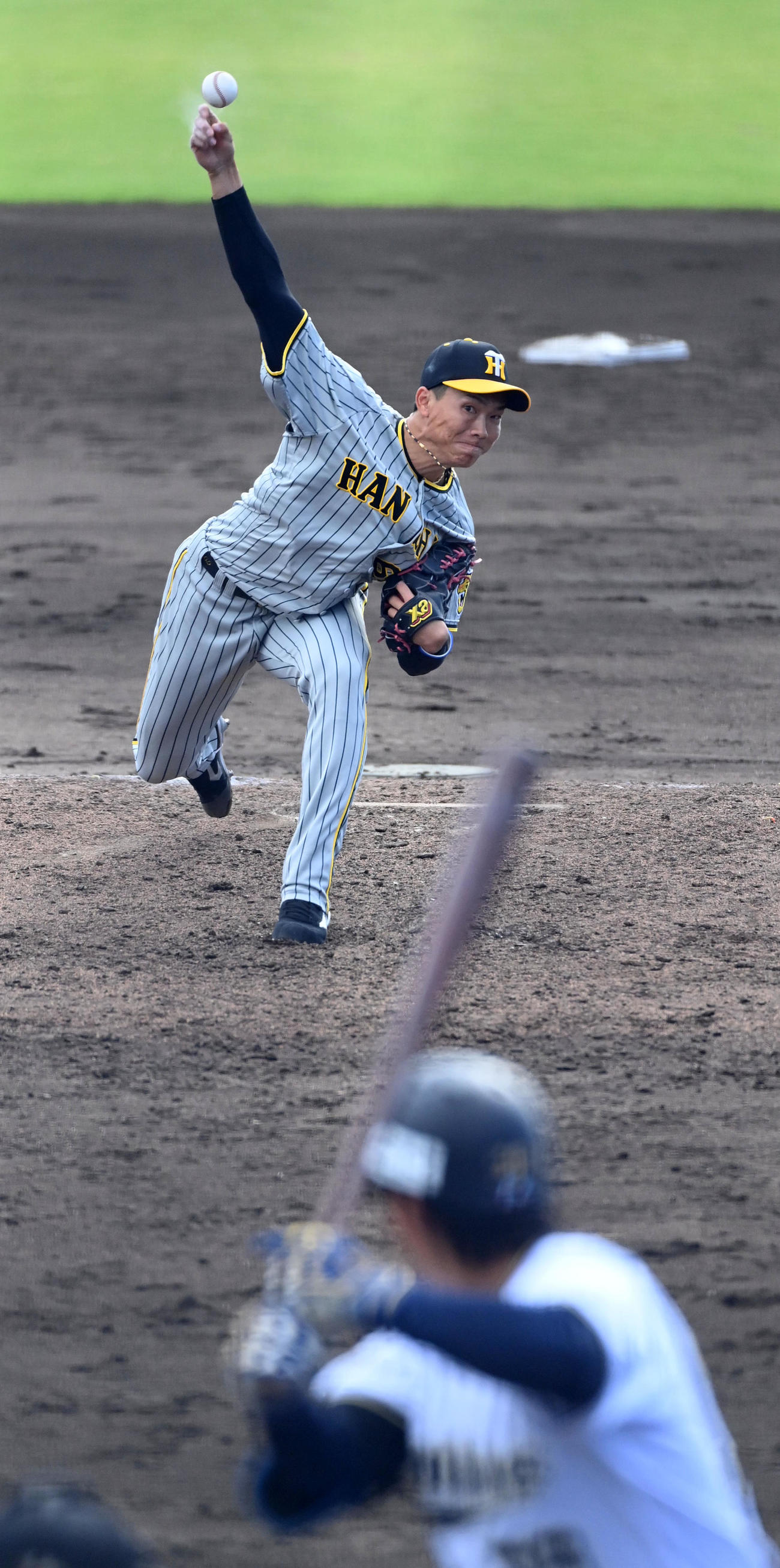 オリックス対阪神　阪神2番手の湯浅はオリックス打線を1回無失点に抑える（撮影・前岡正明）