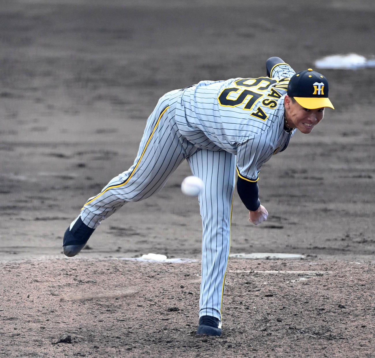 オリックス対阪神　阪神2番手の湯浅はオリックス打線を1回無失点に抑える（撮影・前岡正明）