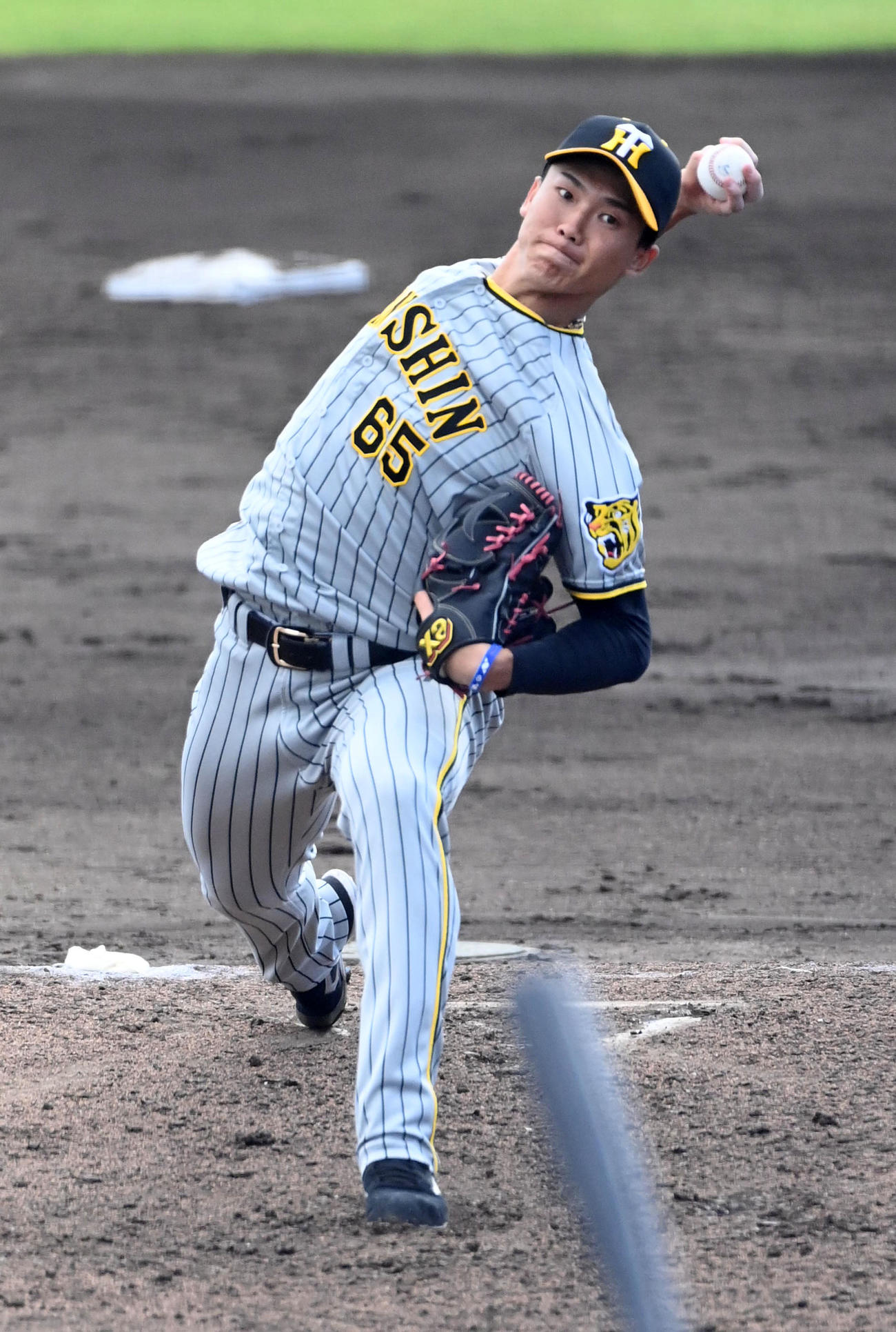 オリックス対阪神　阪神2番手の湯浅はオリックス打線を1回無失点に抑える（撮影・前岡正明）
