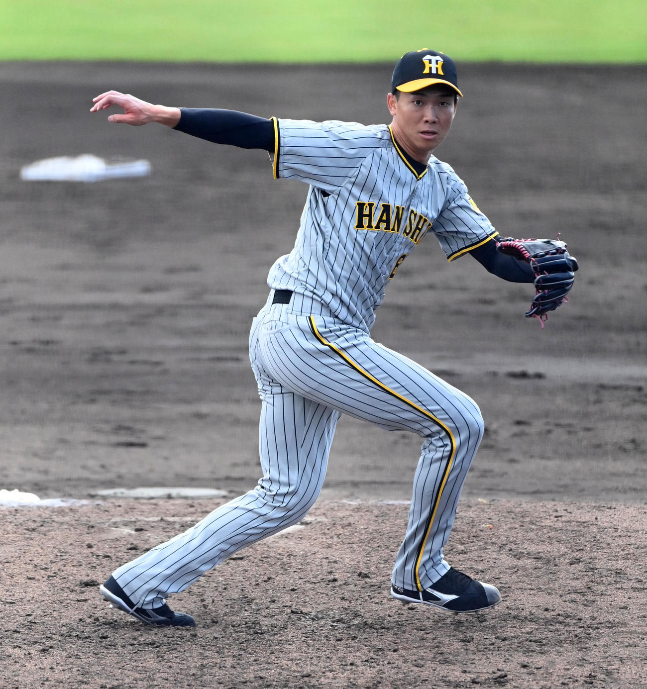 オリックス対阪神　阪神2番手の湯浅はオリックス打線を1回無失点に抑える（撮影・前岡正明）