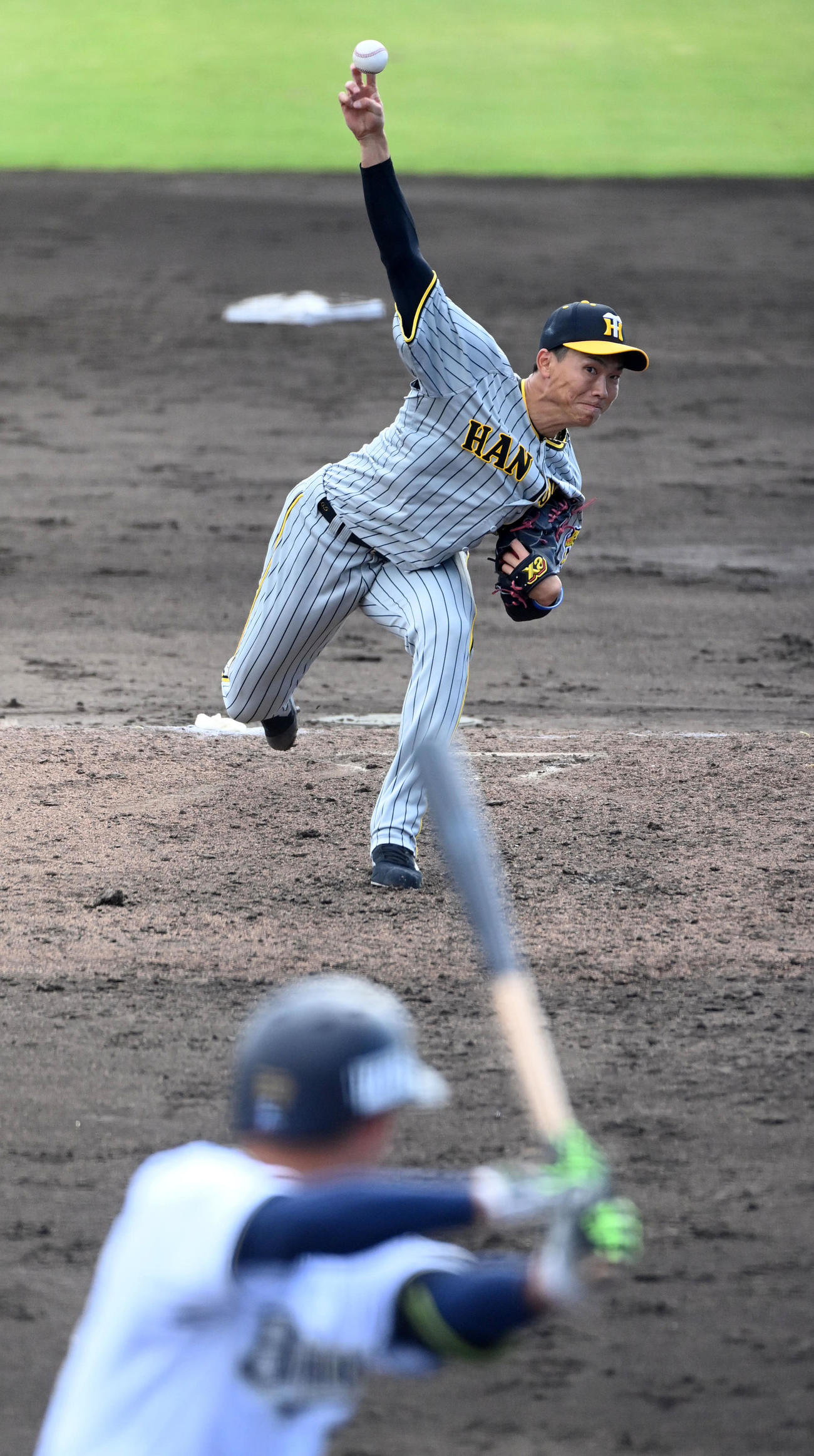 オリックス対阪神　阪神2番手の湯浅はオリックス打線を1回無失点に抑える（撮影・前岡正明）
