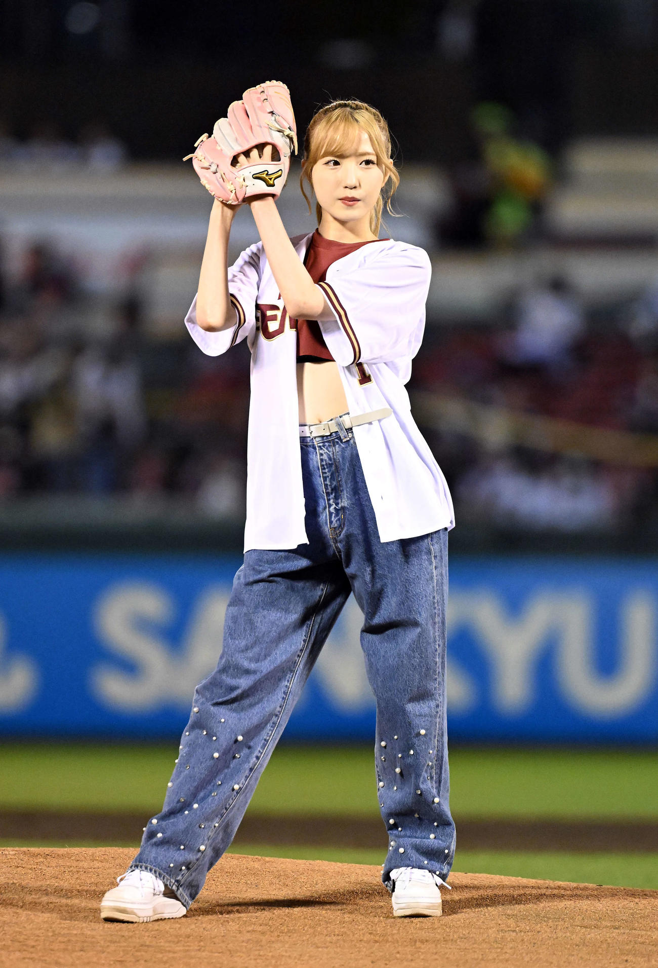 楽天対日本ハム　始球式を務めたAKB48本田仁美（撮影・たえ見朱実）