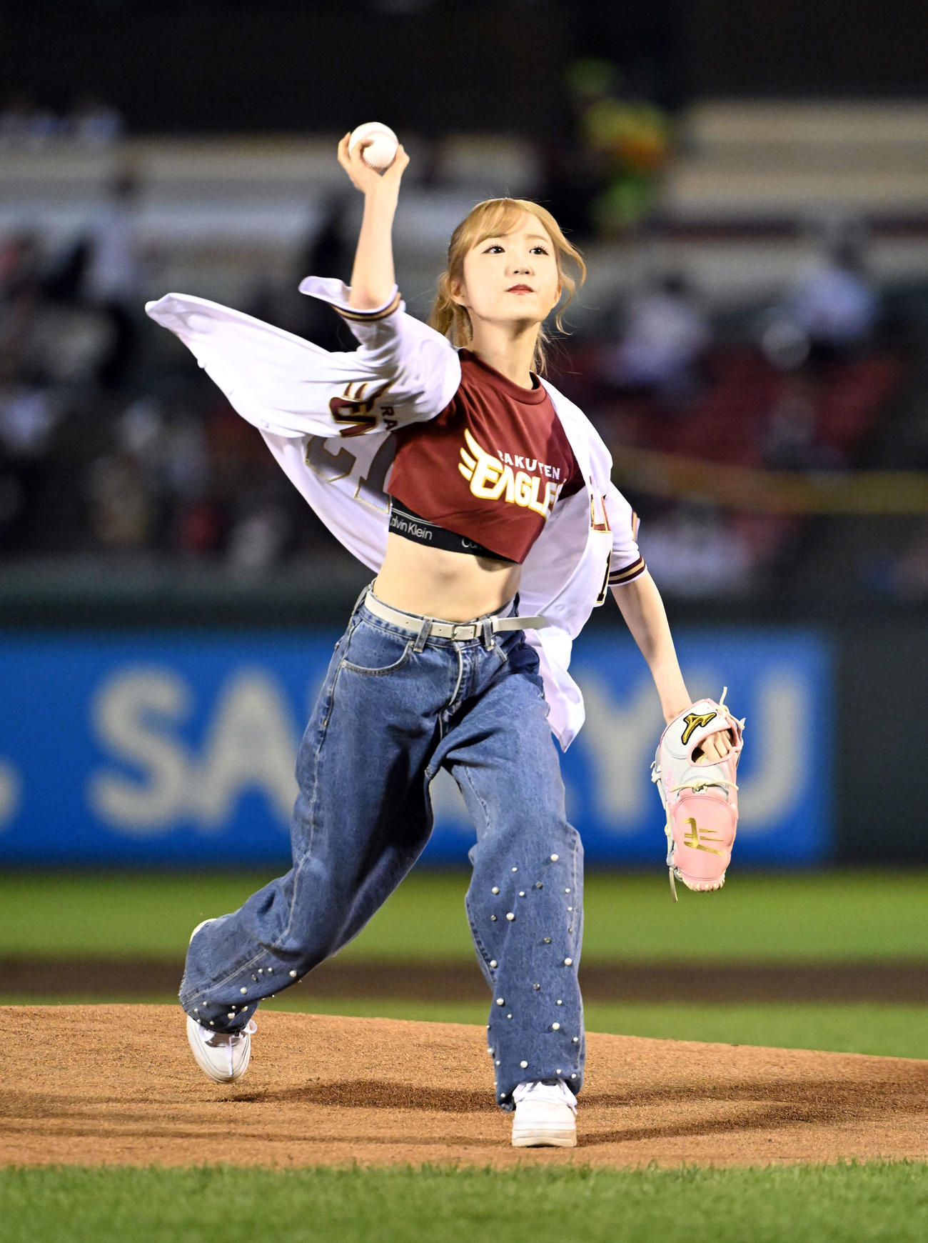 楽天対日本ハム　始球式を務めたAKB48本田仁美（撮影・たえ見朱実）