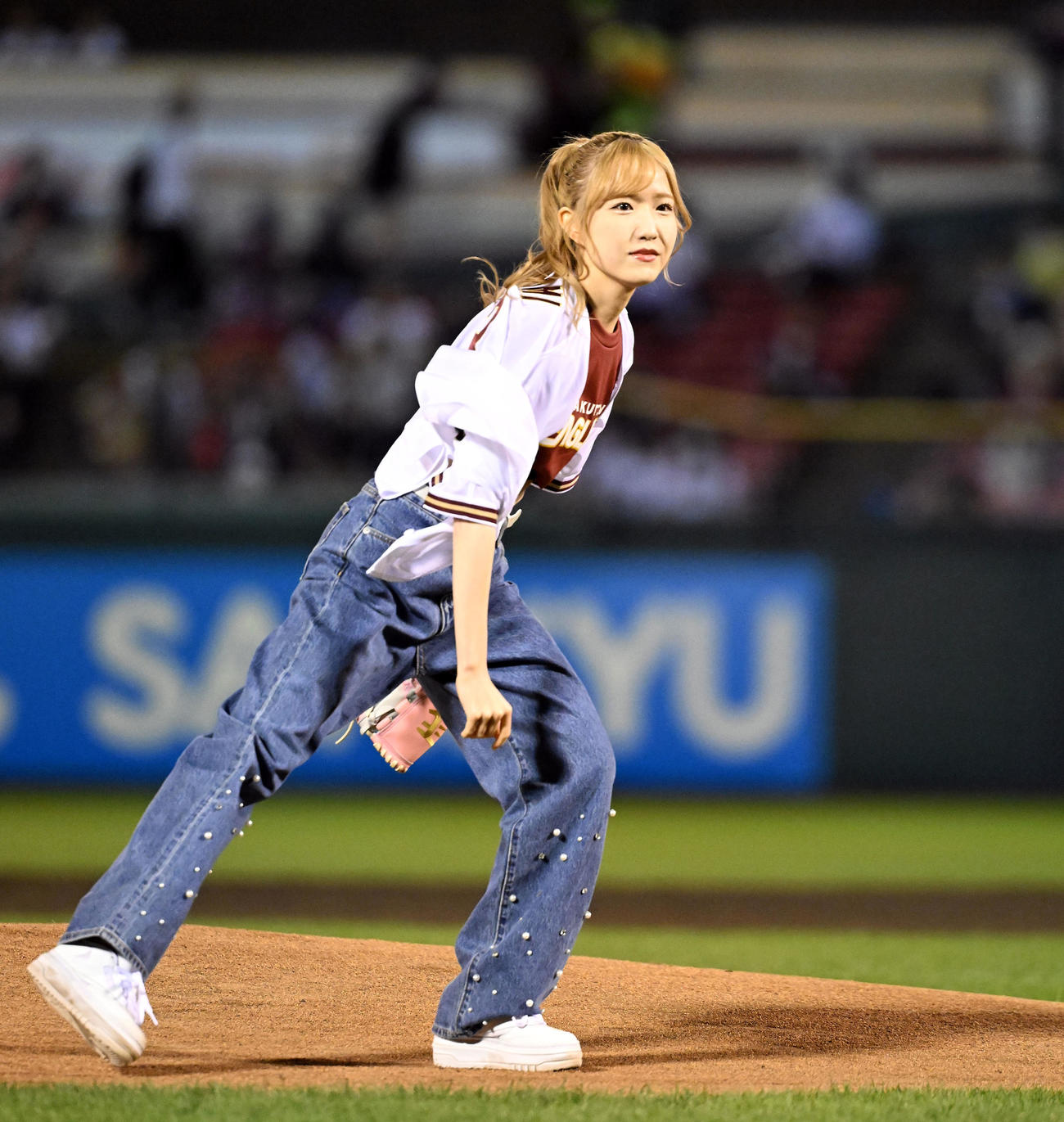 楽天対日本ハム　始球式を務めたAKB48本田仁美（撮影・たえ見朱実）