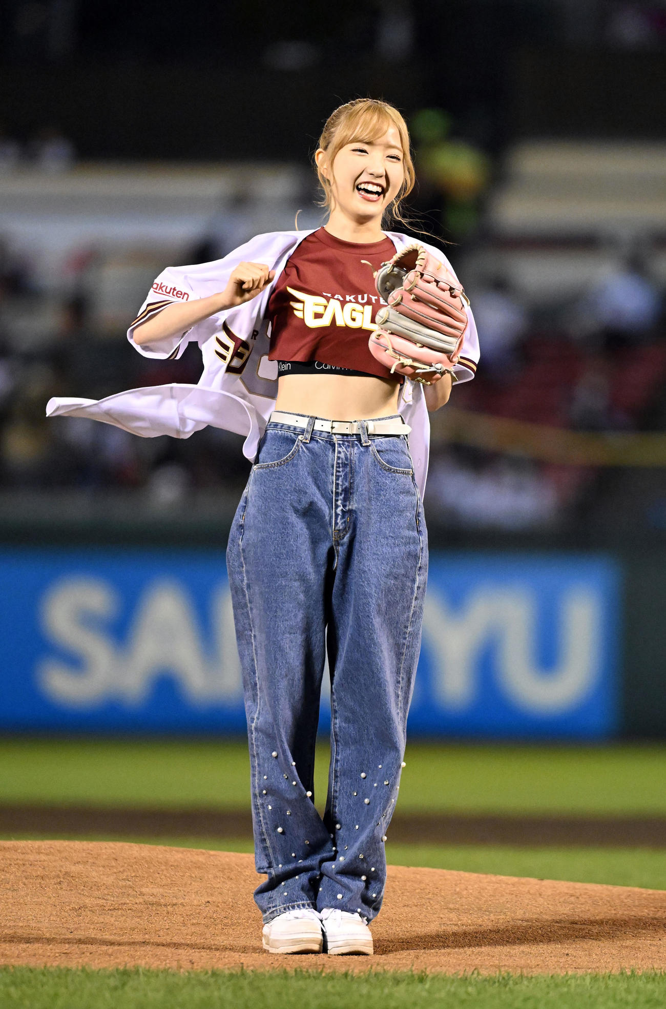 楽天対日本ハム　始球式を務めたAKB48本田仁美（撮影・たえ見朱実）