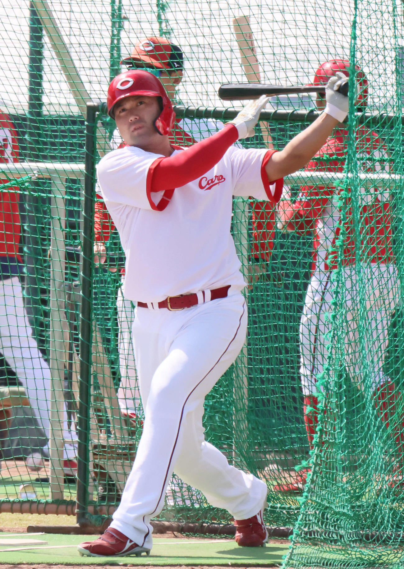 広島全体練習　打撃練習する末包（撮影・加藤孝規）