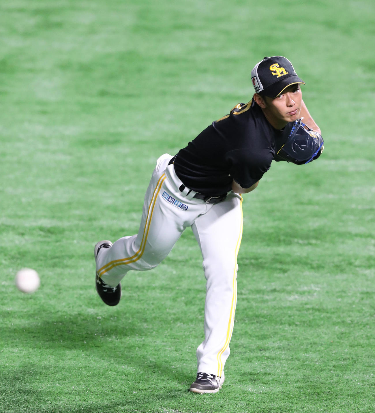 キャッチボールで調整する今宮（撮影・梅根麻紀）