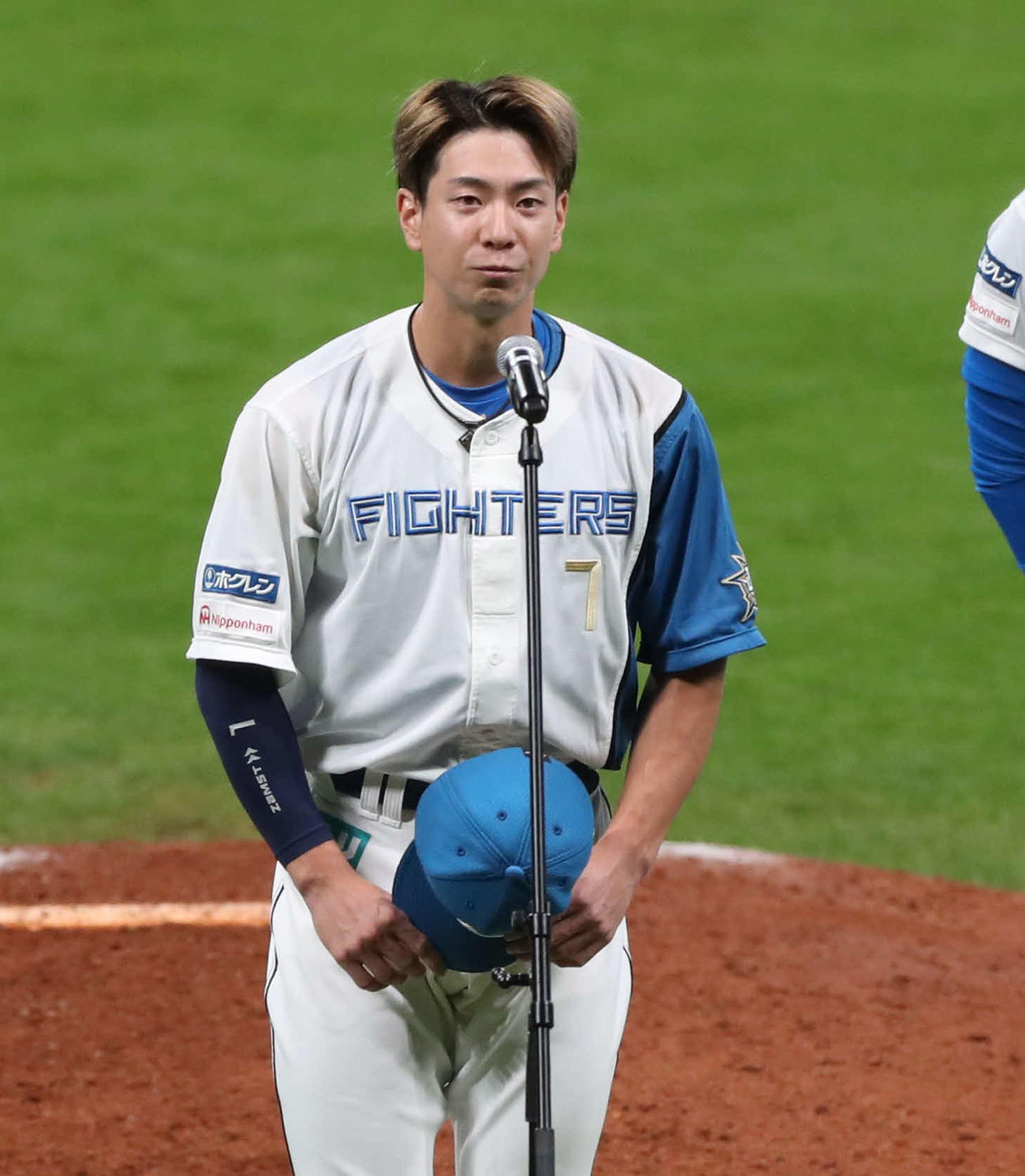 9月28日　日本ハム対ロッテ　ホーム最終戦セレモニーであいさつする松本剛選手会長