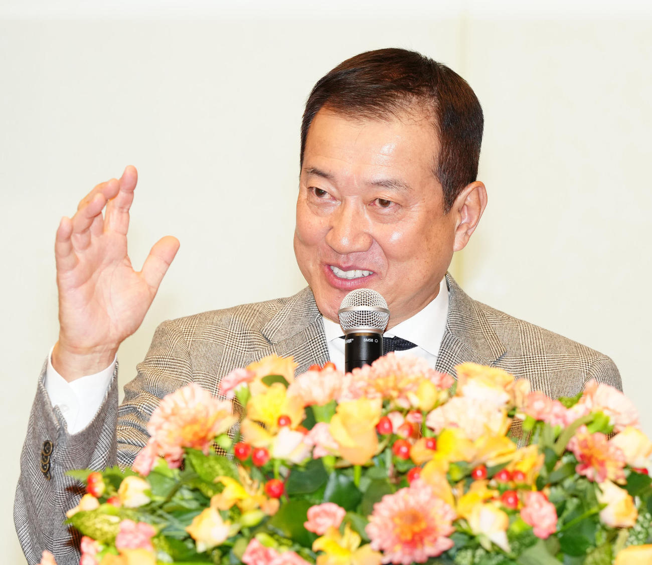 監督交代会見に臨む巨人原監督（撮影・江口和貴）