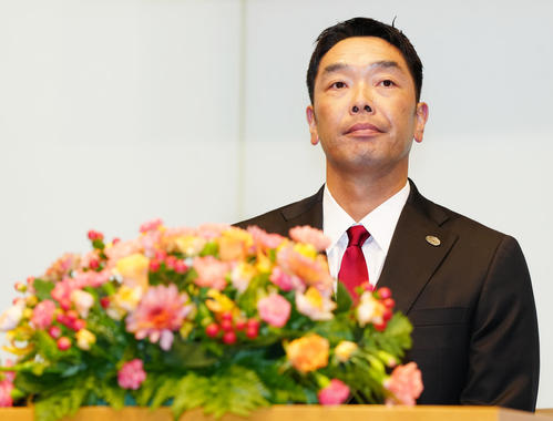 阿部慎之介 巨人】「雨ニモマケズ」阿部監督が開幕当日の朝、激しい暴風雨の中で