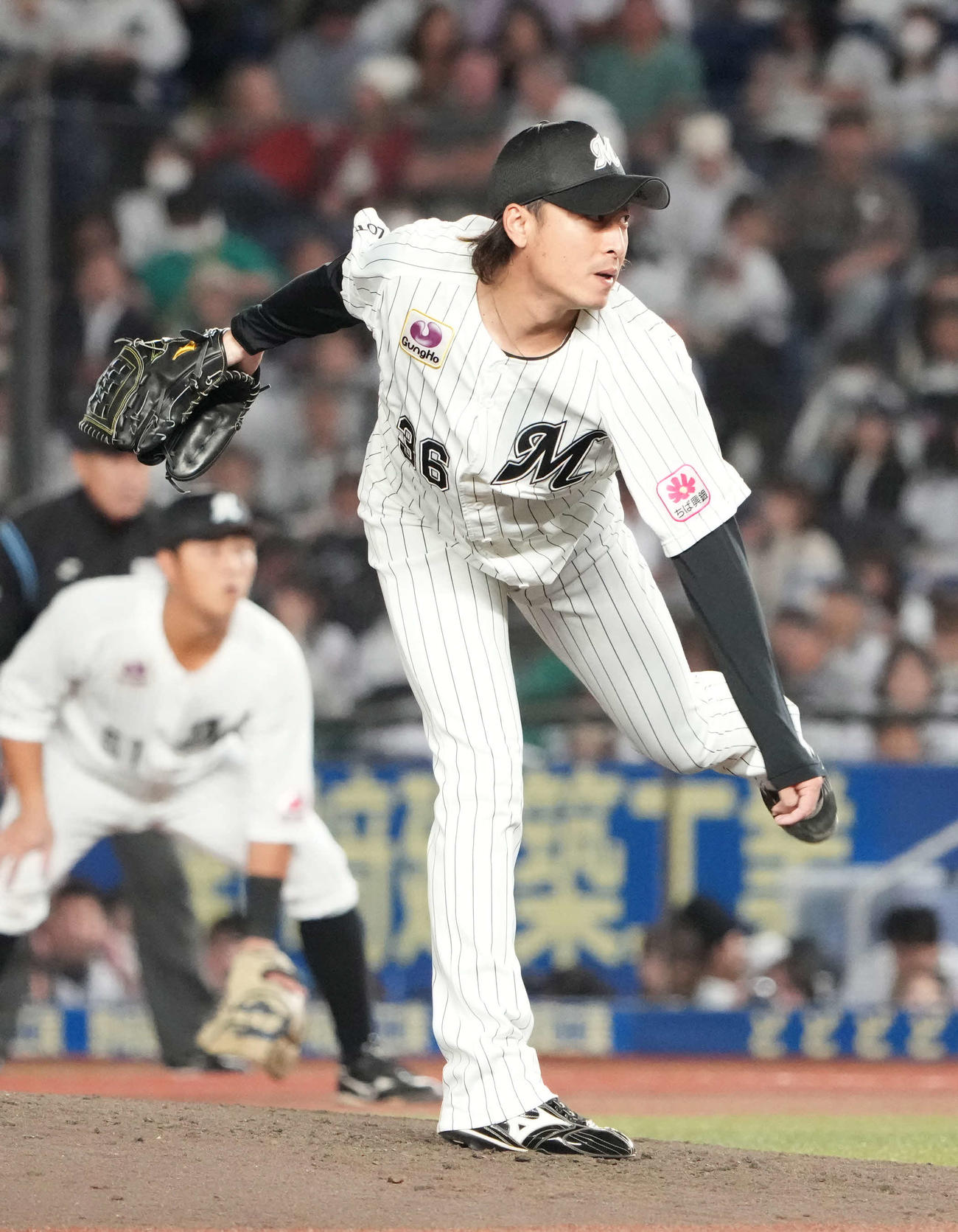 ロッテ対オリックス　ロッテ5番手で登板した坂本（撮影・小沢裕）