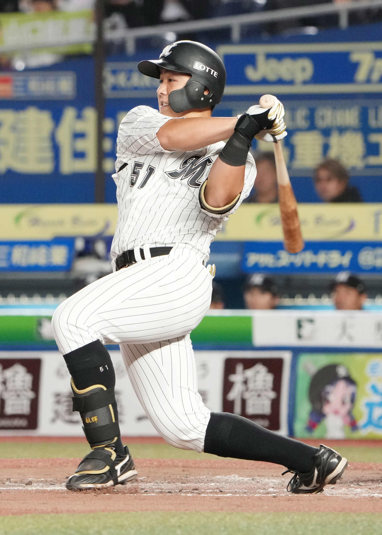 ロッテ対オリックス　3回裏ロッテ2死一、三塁、山口は左前適時打を放つ（撮影・小沢裕）