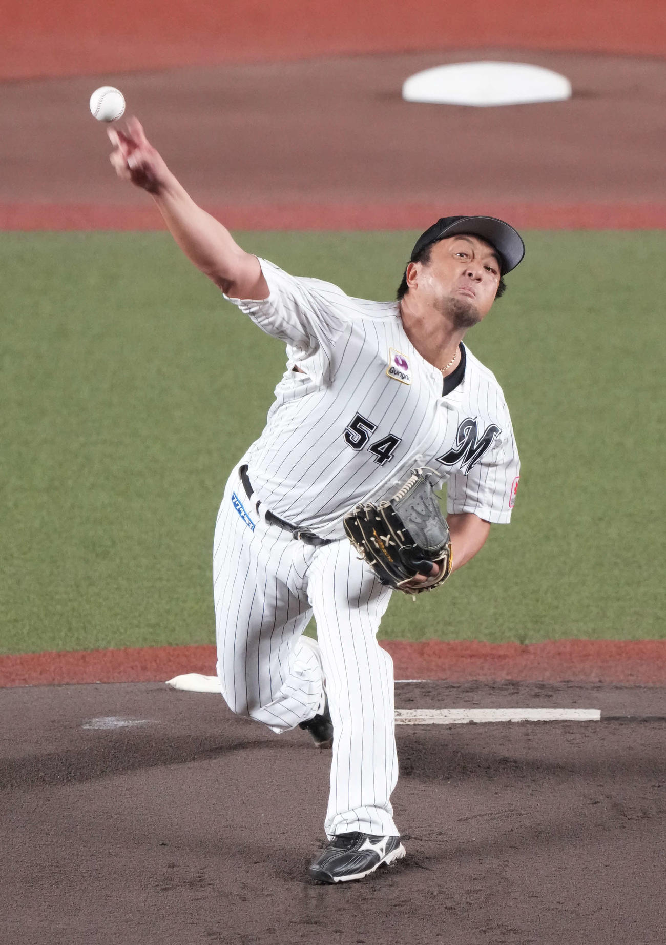 ロッテ対オリックス　力投するロッテ先発の沢村（撮影・小沢裕）