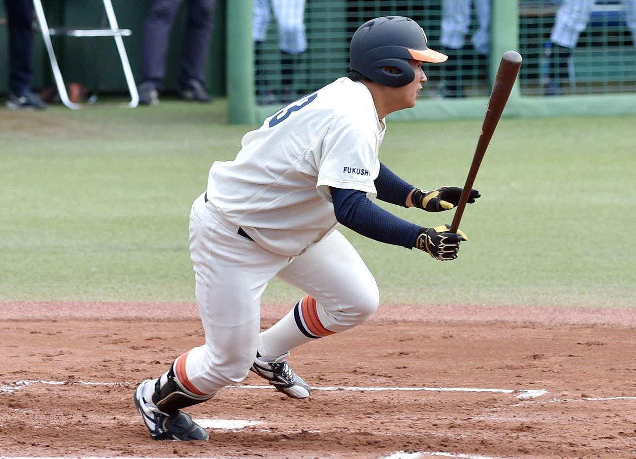 仙台大対東北福祉大　1回裏東北福祉大無死一、三塁、先制中前適時打を放つ竹中（撮影・相沢孔志）