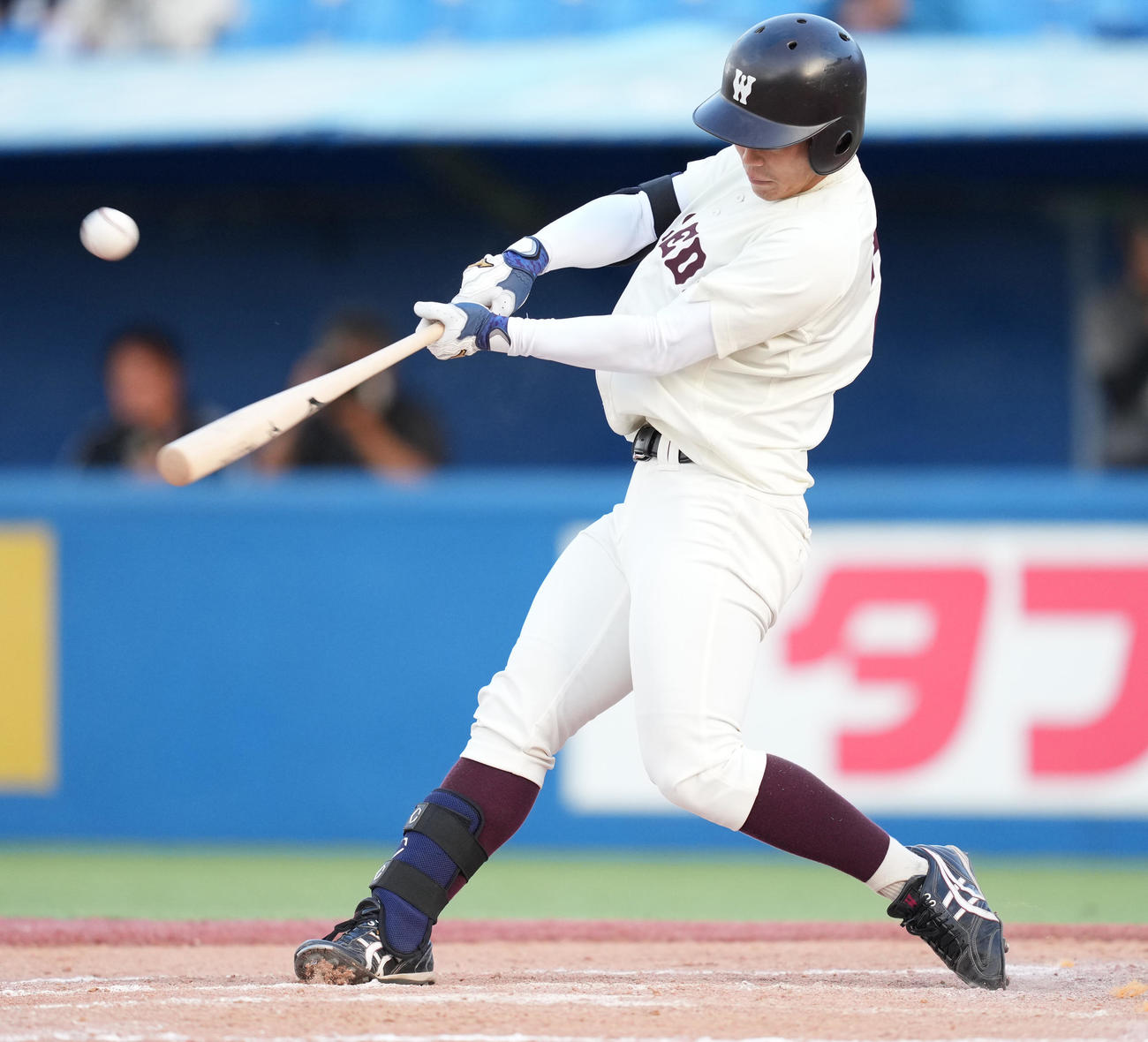 立大対早大　9回裏早大2死二塁、サヨナラ打を放つ梅村（撮影・鈴木みどり）