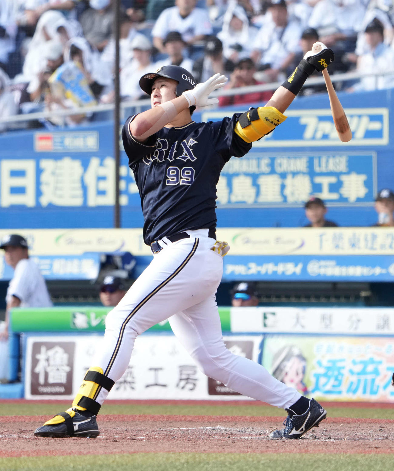 ロッテ対オリックス　4回表オリックス2死、杉本は左越えに勝ち越しのソロ本塁打を放つ（撮影・小沢裕）