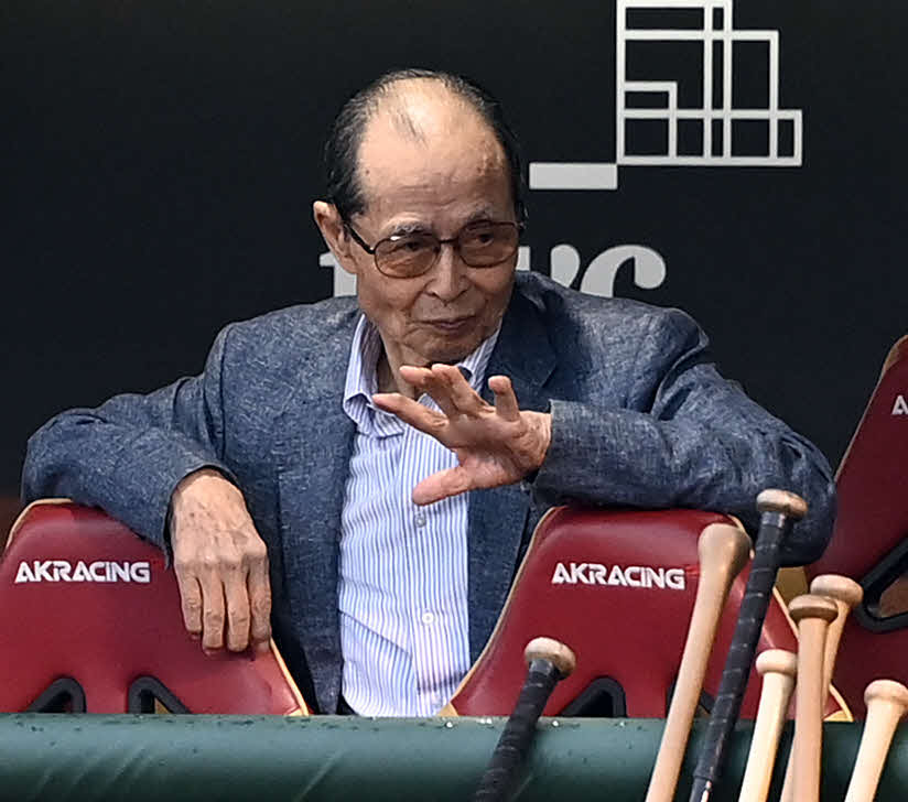 楽天対ソフトバンク　スタジアムに駆けつけたソフトバンク王会長（撮影・たえ見朱実）
