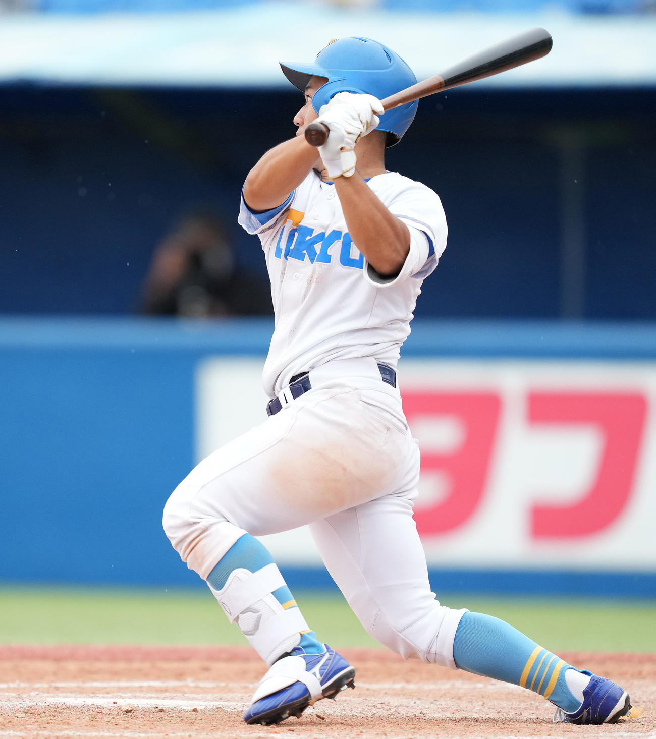 法大対東大　5回裏東大1死一、三塁、右前適時打を放つ内田（撮影・鈴木みどり）