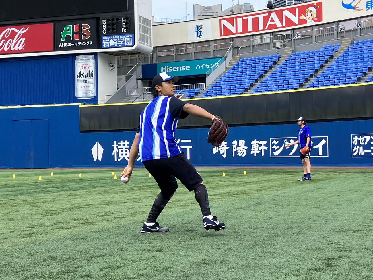 キャッチボールするDeNA今永（球団提供）