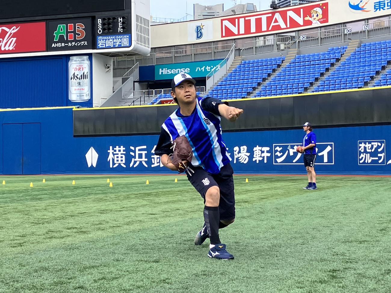 キャッチボールするDeNA今永（球団提供）
