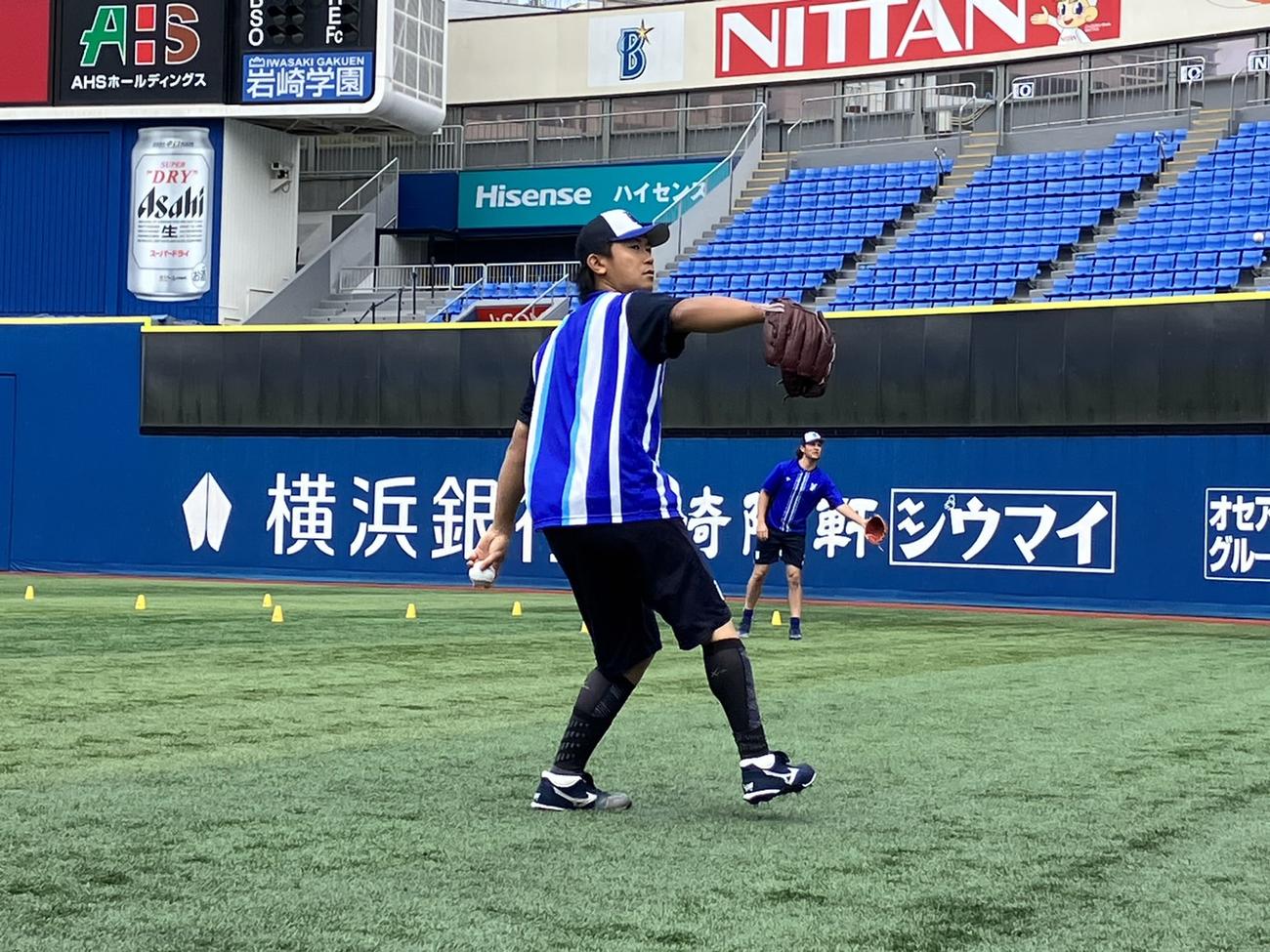 キャッチボールするDeNA今永（球団提供）