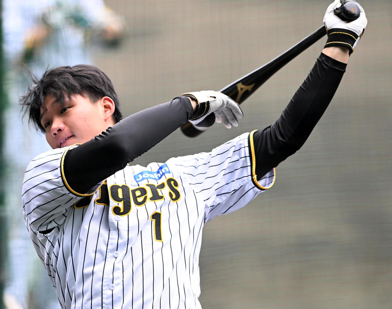 ティー打撃を行う森下（撮影・前岡正明）