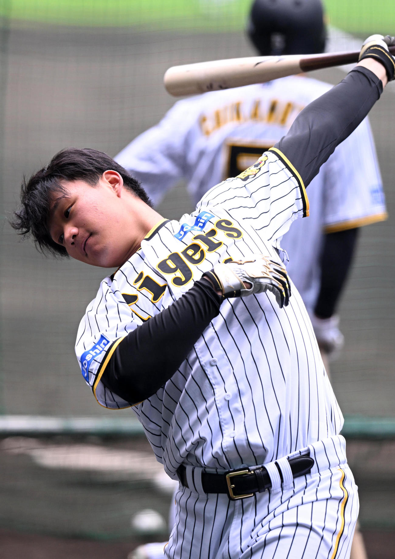 ティー打撃を行う森下（撮影・前岡正明）