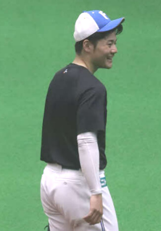 練習の合間に笑顔を見せる日本ハム清宮（撮影・永野高輔）