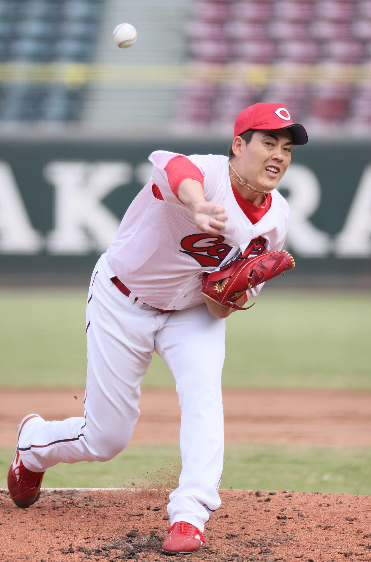 7日のJFE西日本との練習試合で、3番手で登板した広島九里（撮影・加藤孝規）